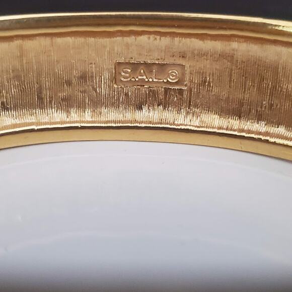 VTG Swarovski Black Enamel Hinged Bangle with Crystals Signed S.A.L.‎ 80's - Picture 8 of 10